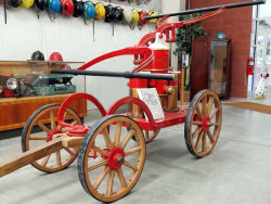 1894 manufactured in salem  ohio hand pump 1 800  