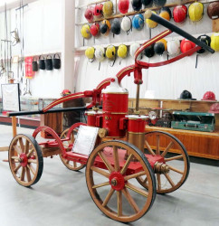 1894 manufactured in salem  ohio hand pump 2