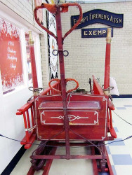 1904 hand drawn service sleigh 2