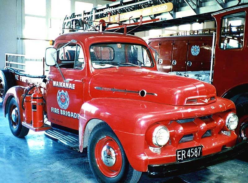 1952 ford  3 