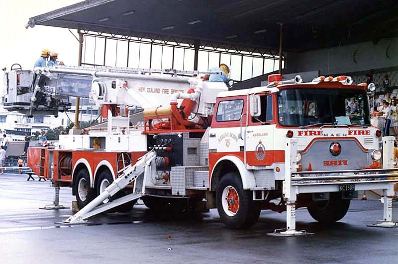 1981 mack aerial scope